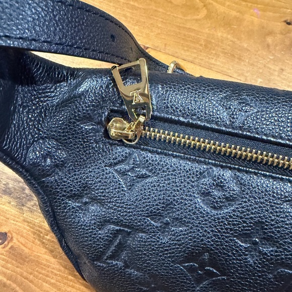 Louis Vuitton Empreinte Bumbag - Picture 4 of 9